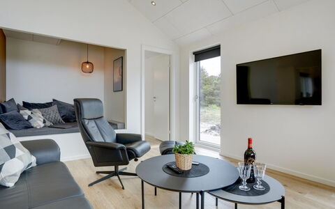 Heidi - 1Km from the Sea: Interieur Ontwerp, Flooring, Meubilair, Hout, Plafond, Verdieping, Bankstel, Woonkamer, Kamer, Verlichting