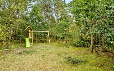 Amala - 2.5Km from the Sea: Meubilair, Interieur Ontwerp, Stoel, Flooring, Tafel, Toevlucht, Verdieping, Plafond, Kamer, Eco Hotel