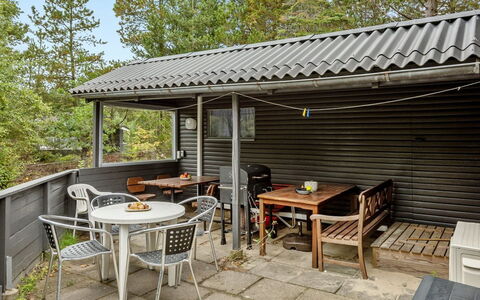 Amala - 2.5Km from the Sea: Meubilair, Interieur Ontwerp, Stoel, Flooring, Tafel, Toevlucht, Verdieping, Plafond, Kamer, Eco Hotel