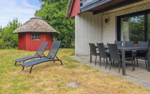 Vendela - 2.5Km from the Sea: Verblijf, Schaduw, Buitenmeubels, Stoel, Tuin, Boerderij, Gazon, Werf, Backyard, Beits