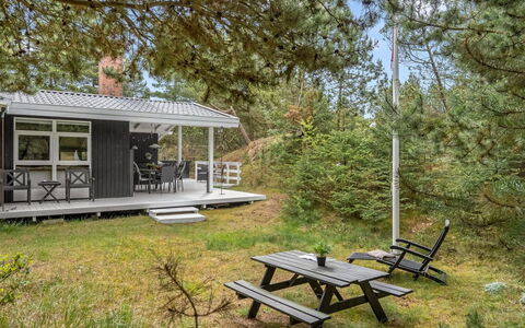 Galathea - 800M from the Sea: Verblijf, Veranda, Schaduw, Garden Gebouwen, Werf, Outdoor Structuur, Blokhut, Schuur, Hardwood