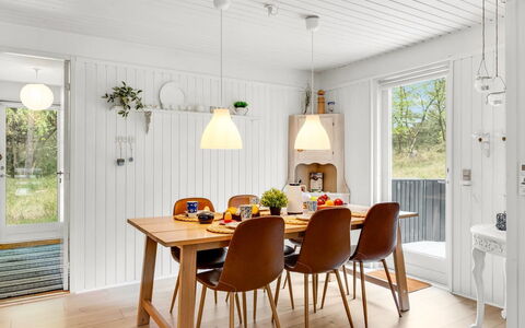 Galathea - 800M from the Sea: Meubilair, Interieur Ontwerp, Flooring, Hout, Eetkamer, Lichte Inrichting, Plafond, Keuken En Eettafel, Tafel, Houten Vloer