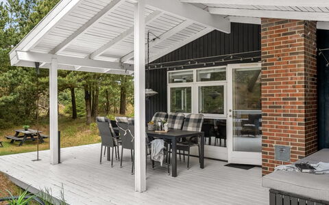Galathea - 800M from the Sea: Hout, Veranda, Dak, Deur, Huis, Schaduw, Dek, Patio, Outdoor Structuur, Siding