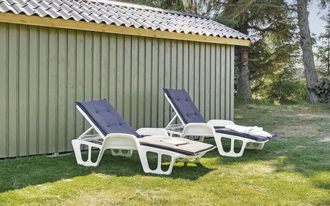 Brunon - 1.5Km from the Sea: Buitenmeubels, Gazon, Schaduw, Ligstoel, Tuin, Ontwerp, Werf, Stoel, Backyard, Chaise Longue