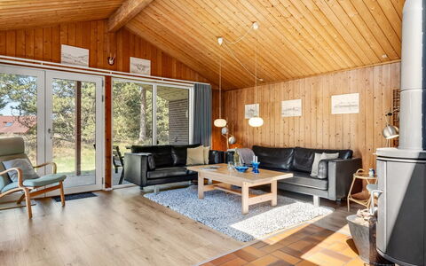 Etti - 1Km from the Sea: Hout, Flooring, Meubilair, Verdieping, Interieur Ontwerp, Plafond, Huis, Huis, Woonkamer, Verblijf