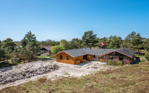 Etti - 1Km from the Sea: Struik, Stedelijk Ontwerp, Groundcover, Steen, Appartement, Landgoed, Metselwerk, Balkon, Landscaping