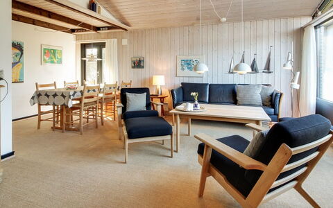 Pisana - 400M from the Sea: Meubilair, Interieur Ontwerp, Flooring, Verdieping, Hout, Plafond, Woonkamer, Houten Vloer, Stoel, Kamer