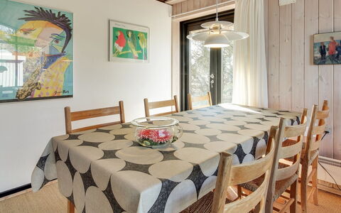 Pisana - 400M from the Sea: Meubilair, Interieur Ontwerp, Flooring, Hout, Eetkamer, Stoel, Tafel, Keuken En Eettafel, Verdieping, Plafond