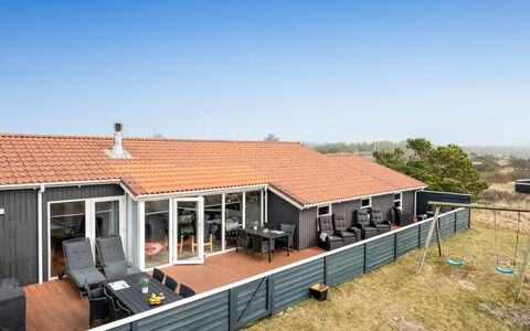 Petkana - 700M from the Sea: Dak, Huis, Huis, Verblijf, Landgoed, Schaduw, Siding, Dek, Veranda, Werf