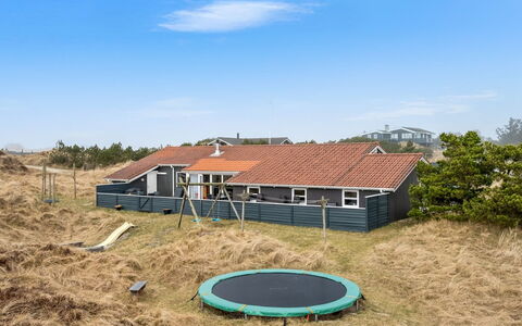 Petkana - 700M from the Sea: Huis, Huis, Dak, Woongebied, Verblijf, Landgoed, Boerderij, Gazon, Landscaping, Siding