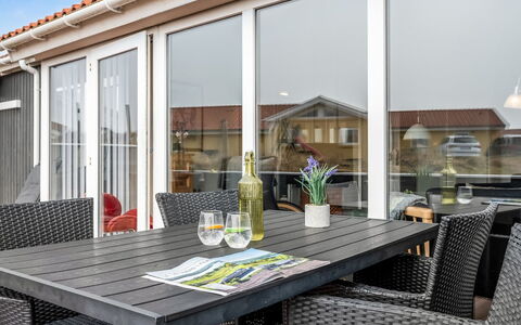 Petkana - 700M from the Sea: Huis, Huis, Dak, Woongebied, Verblijf, Landgoed, Boerderij, Gazon, Landscaping, Siding