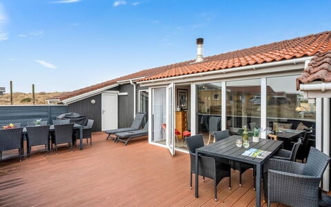 Petkana - 700M from the Sea: Huis, Huis, Dak, Woongebied, Verblijf, Landgoed, Boerderij, Gazon, Landscaping, Siding