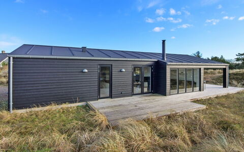 Jirina - 750M from the Sea: Dak, Verblijf, Siding, Boerderij, Garden Gebouwen, Schuur