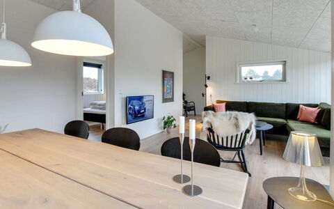 Jirina - 750M from the Sea: Plafond, Flooring, Interieur Ontwerp, Lichte Inrichting, Verdieping, Meubilair, Huis, Keuken En Eettafel, Stoel, Woonkamer