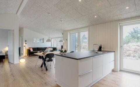 Jirina - 750M from the Sea: Plafond, Flooring, Interieur Ontwerp, Verdieping, Lichte Inrichting, Houten Vloer, Hardwood, Keuken, Countertop