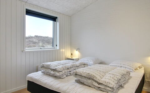 Jirina - 750M from the Sea: Slaapkamer, Freezing, Winter, Bedding, Sneeuw, Bed, Laken, Glacial Landform, Bed Frame, Daylighting