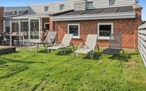 Liska - 1Km from the Sea: Gras, Huis, Dak, Huis, Verblijf, Struik, Land Lot, Landelijk Gebied, Boerderij, Groundcover