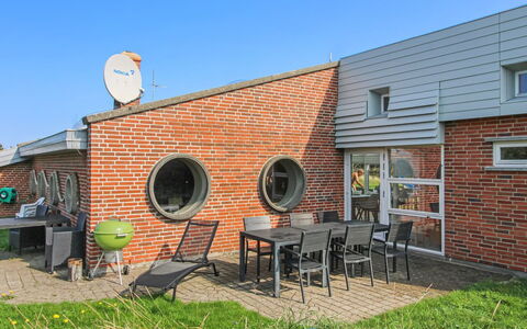 Liska - 1Km from the Sea: Gras, Huis, Dak, Huis, Verblijf, Struik, Land Lot, Landelijk Gebied, Boerderij, Groundcover