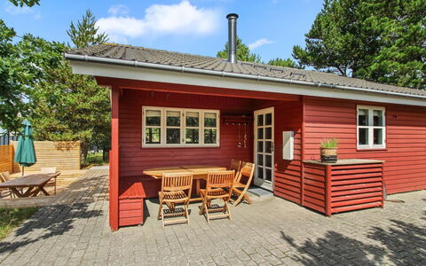 Svenja - 600M from the Sea: Verblijf, Schaduw, Garden Gebouwen, Werf, Hardwood, Siding, Outdoor Structuur, Beits, Schuur, Blokhut