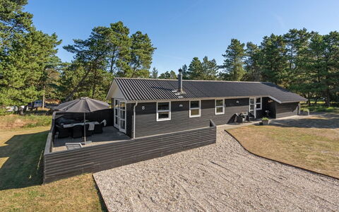 Gottfrida - 2Km from the Sea: Struik, Stedelijk Ontwerp, Groundcover, Steen, Appartement, Landgoed, Metselwerk, Balkon, Landscaping