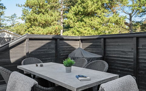 Gottfrida - 2Km from the Sea: Struik, Stedelijk Ontwerp, Groundcover, Steen, Appartement, Landgoed, Metselwerk, Balkon, Landscaping
