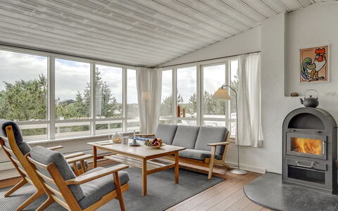 Taimi - 200M from the Sea: Meubilair, Interieur Ontwerp, Flooring, Verdieping, Bankstel, Hout, Stoel, Plafond, Woonkamer, Tafel