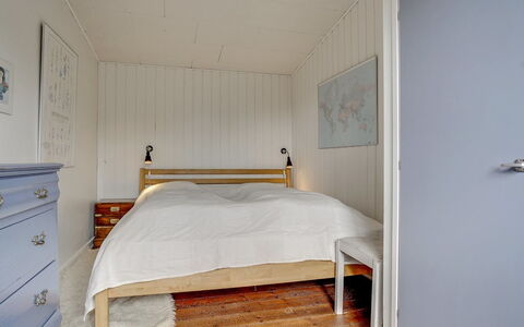 Taimi - 200M from the Sea: Bed, Slaapkamer, Flooring, Verdieping, Hout, Laken, Bedding, Interieur Ontwerp, Plafond, Meubilair