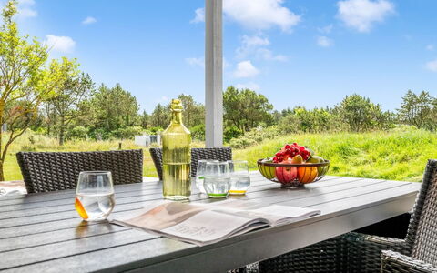 Kari - 900M from the Sea: Dak, Huis, Huis, Verblijf, Siding, Landgoed, Oprit, Garden Gebouwen, Werf, Schuur
