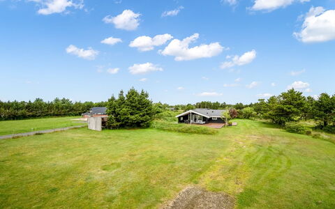Kari - 900M from the Sea: Dak, Huis, Huis, Verblijf, Siding, Landgoed, Oprit, Garden Gebouwen, Werf, Schuur