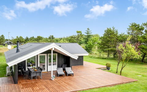 Kari - 900M from the Sea: Dak, Huis, Huis, Verblijf, Siding, Landgoed, Oprit, Garden Gebouwen, Werf, Schuur