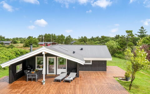 Kari - 900M from the Sea: Dak, Huis, Huis, Verblijf, Siding, Landgoed, Oprit, Garden Gebouwen, Werf, Schuur