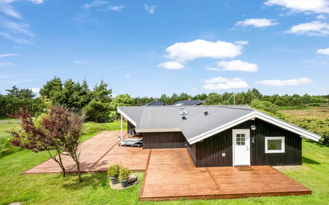 Kari - 900M from the Sea: Dak, Huis, Huis, Verblijf, Siding, Landgoed, Oprit, Garden Gebouwen, Werf, Schuur