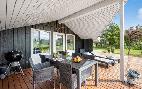 Kari - 900M from the Sea: Dak, Huis, Huis, Verblijf, Siding, Landgoed, Oprit, Garden Gebouwen, Werf, Schuur