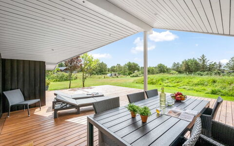 Kari - 900M from the Sea: Dak, Huis, Huis, Verblijf, Siding, Landgoed, Oprit, Garden Gebouwen, Werf, Schuur