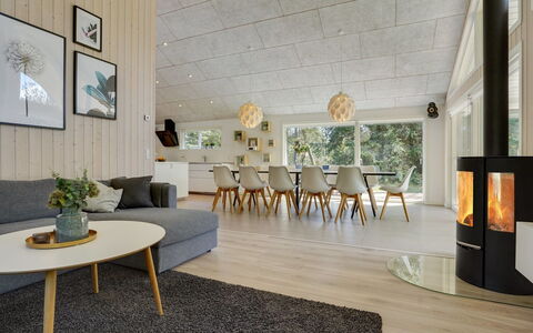 Delan - 1.3Km from the Sea: Meubilair, Interieur Ontwerp, Flooring, Verdieping, Hout, Plafond, Lichte Inrichting, Houten Vloer, Woonkamer, Bankstel