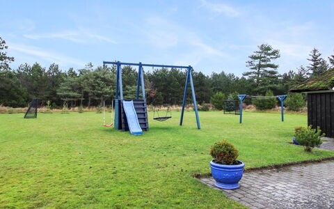 Hothbrod - 1.2Km from the Sea: Struik, Stedelijk Ontwerp, Groundcover, Steen, Appartement, Landgoed, Metselwerk, Balkon, Landscaping