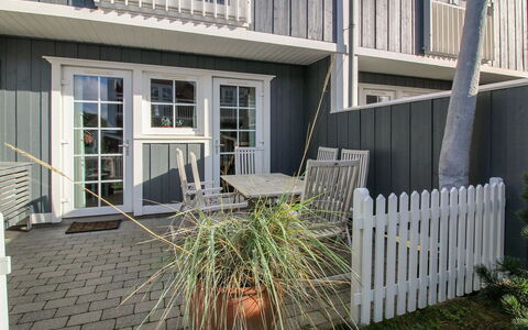 Sote - 1.2Km from the Sea: Struik, Stedelijk Ontwerp, Groundcover, Steen, Appartement, Landgoed, Metselwerk, Balkon, Landscaping