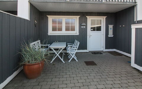 Sote - 1.2Km from the Sea: Struik, Stedelijk Ontwerp, Groundcover, Steen, Appartement, Landgoed, Metselwerk, Balkon, Landscaping