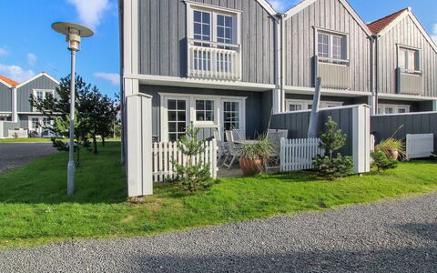Sote - 1.2Km from the Sea: Struik, Stedelijk Ontwerp, Groundcover, Steen, Appartement, Landgoed, Metselwerk, Balkon, Landscaping