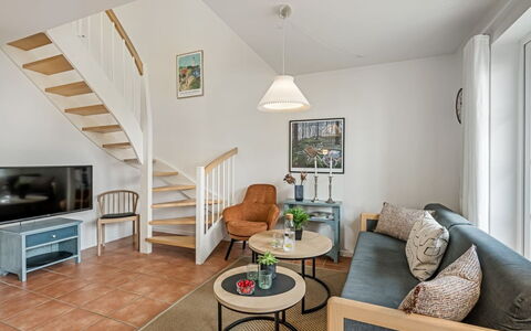 Sote - 1.2Km from the Sea: Struik, Stedelijk Ontwerp, Groundcover, Steen, Appartement, Landgoed, Metselwerk, Balkon, Landscaping