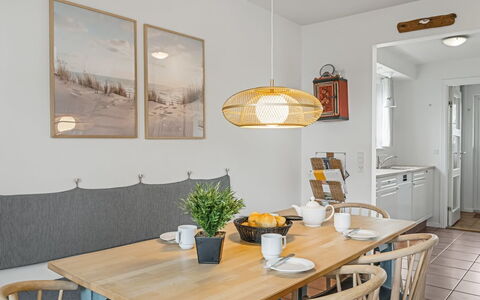 Sote - 1.2Km from the Sea: Struik, Stedelijk Ontwerp, Groundcover, Steen, Appartement, Landgoed, Metselwerk, Balkon, Landscaping