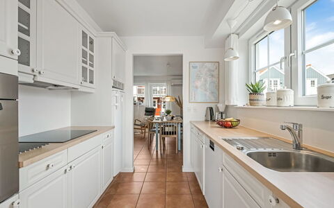 Sote - 1.2Km from the Sea: Struik, Stedelijk Ontwerp, Groundcover, Steen, Appartement, Landgoed, Metselwerk, Balkon, Landscaping