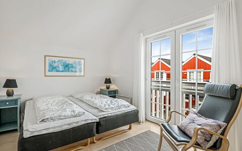 Sote - 1.2Km from the Sea: Struik, Stedelijk Ontwerp, Groundcover, Steen, Appartement, Landgoed, Metselwerk, Balkon, Landscaping