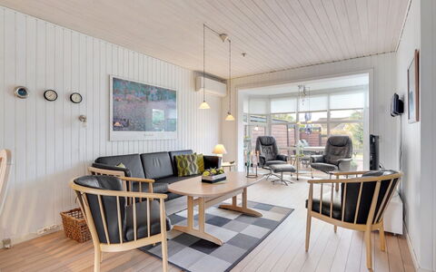 Sighmar - 900M from the Sea: Flooring, Meubilair, Interieur Ontwerp, Hout, Verdieping, Houten Vloer, Plafond, Tafel, Keuken En Eettafel, Woonkamer