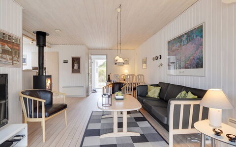 Sighmar - 900M from the Sea: Hout, Flooring, Verdieping, Huis, Interieur Ontwerp, Woonkamer, Houten Vloer, Hardwood, Bankstel