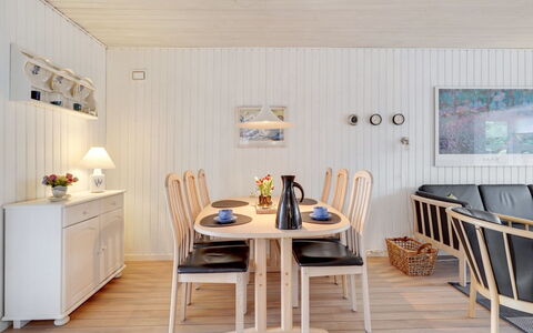 Sighmar - 900M from the Sea: Meubilair, Hout, Interieur Ontwerp, Flooring, Verdieping, Eetkamer, Tafel, Plafond, Kamer, Keuken En Eettafel