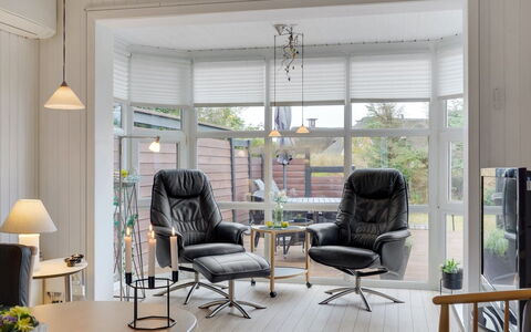 Sighmar - 900M from the Sea: Meubilair, Interieur Ontwerp, Stoel, Flooring, Verdieping, Hout, Woonkamer, Verlichting, Huis, Houten Vloer