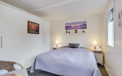 Sighmar - 900M from the Sea: Hout, Slaapkamer, Plafond, Verdieping, Bed, Interieur Ontwerp, Laken, Flooring, Bedding, Meubilair