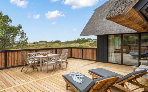 Reiko - 1.5Km from the Sea: Hout, Thatching, Verblijf, Hardwood, Plank, Houten Vloer, Dek, Balkon, Eco Hotel, Timmerhout