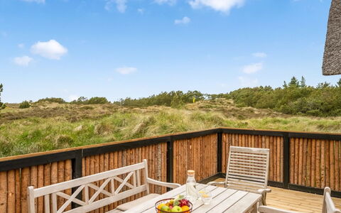 Reiko - 1.5Km from the Sea: Hout, Veranda, Hardwood, Beits, Balkon, Dek, Plank, Hek, Leuning, Eco Hotel